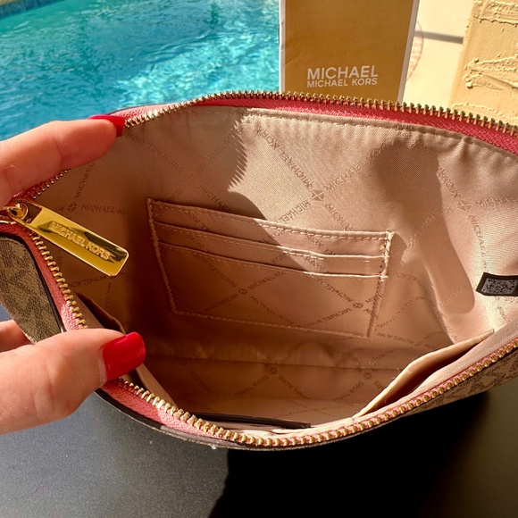 Michael Kors, Large Zip 2 in 1 Card Case and Wristlet - Picture 7 of 11